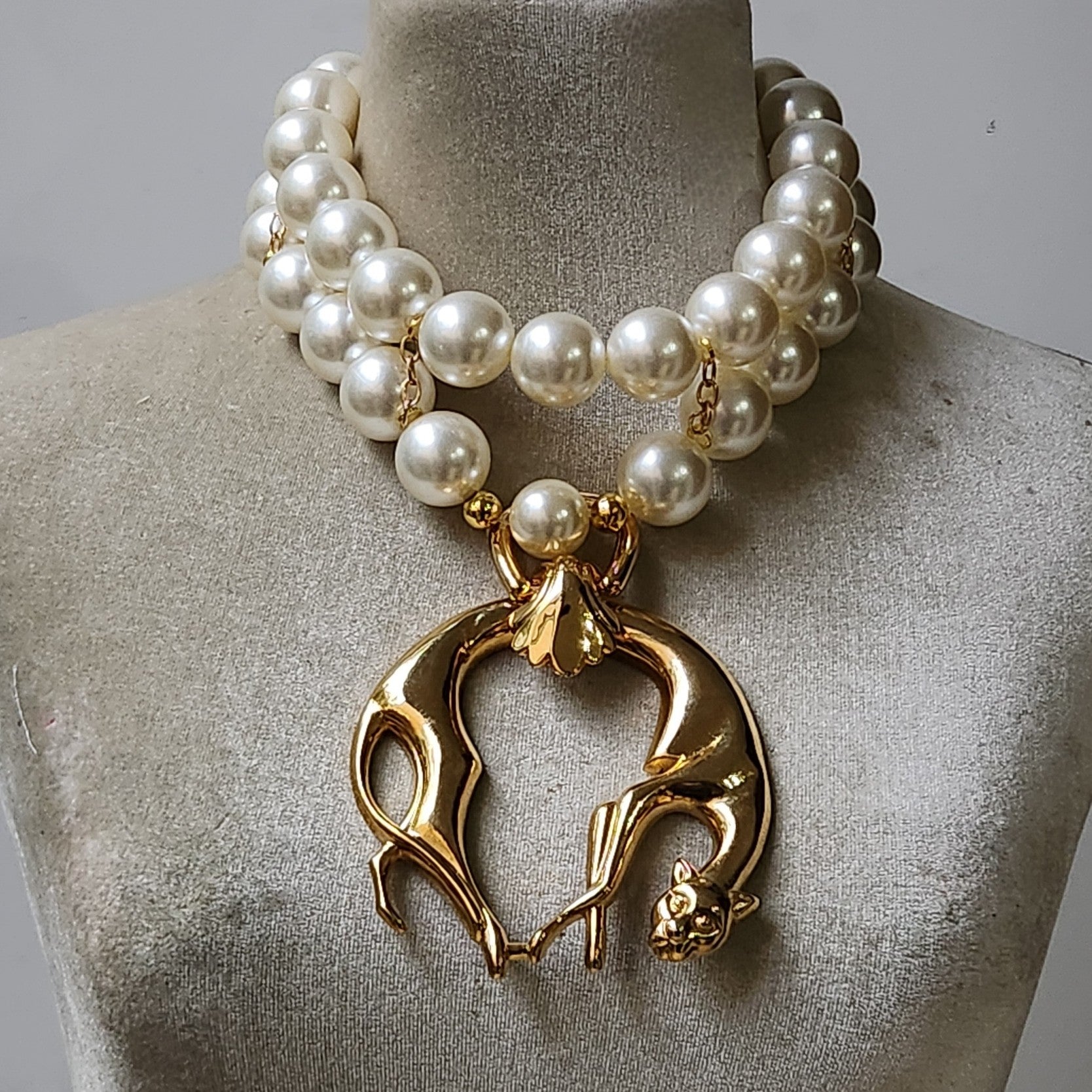 Collar Jaguar (2026)