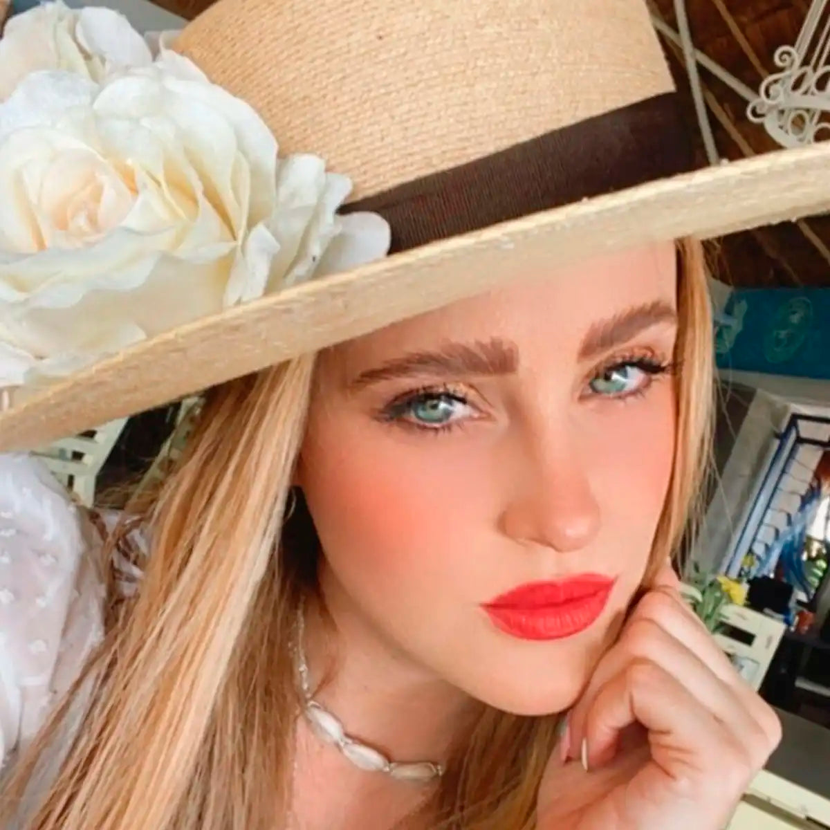 Sombrero Gallero Scarlett palma fina flores