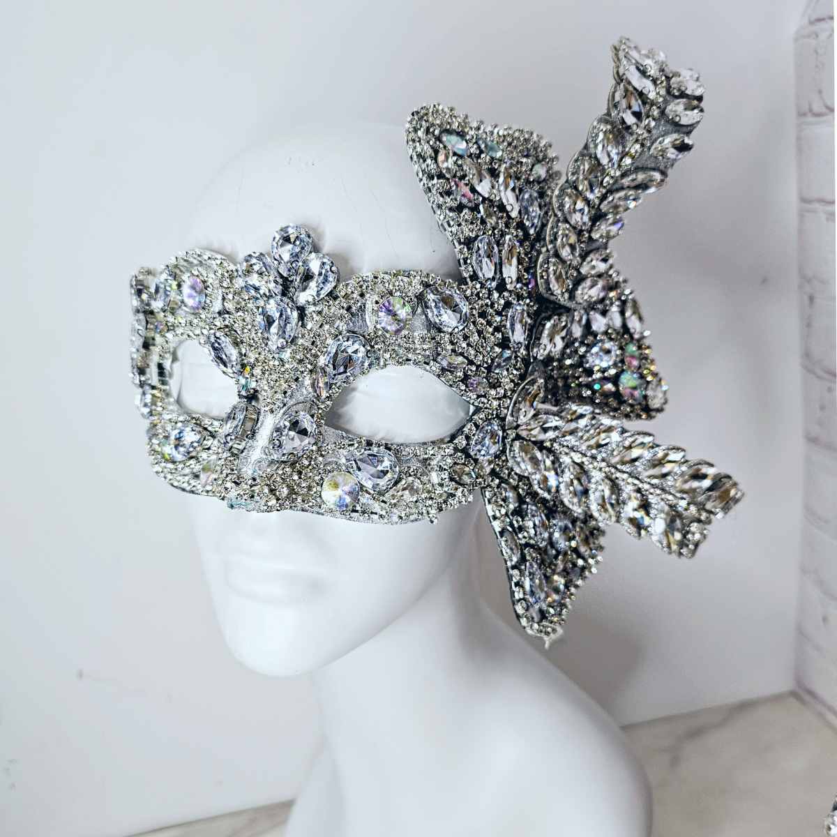 Capella silver crystal eye mask