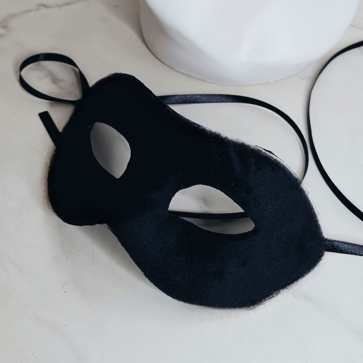 Luka velvet mask