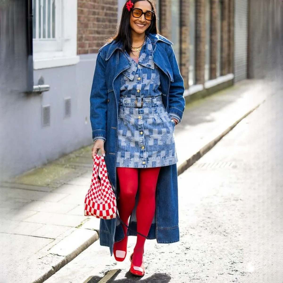 Matte red pantyhose