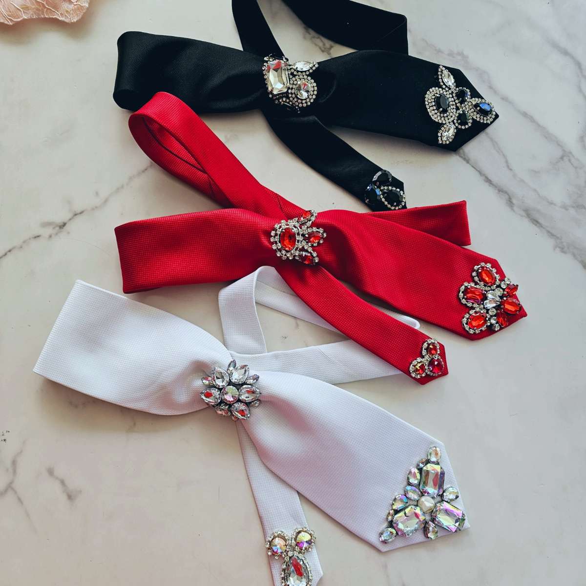 Corbata Moño Verona azul cielo puntitos blancos