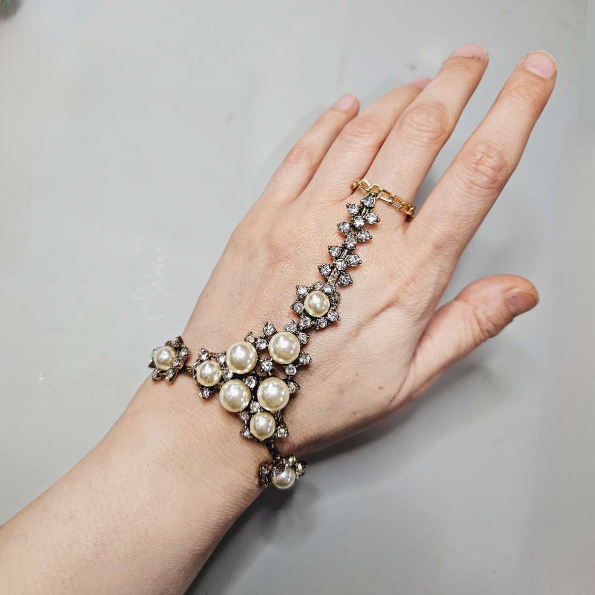 Pearl Gauntlet