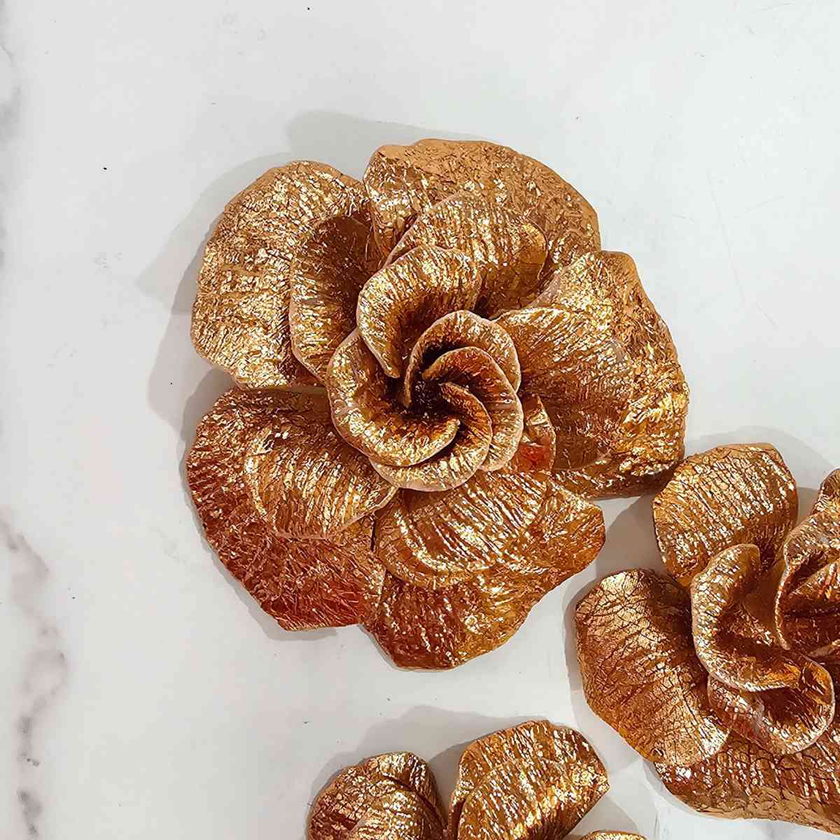 Prendedor Flor Elisa Dorada