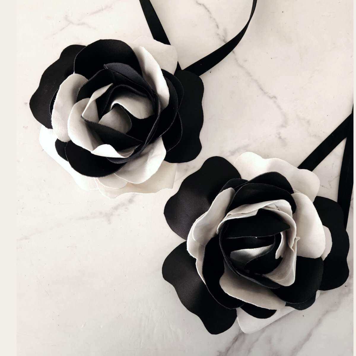 Par de Flores Luisa con correa Colores Varios Flor