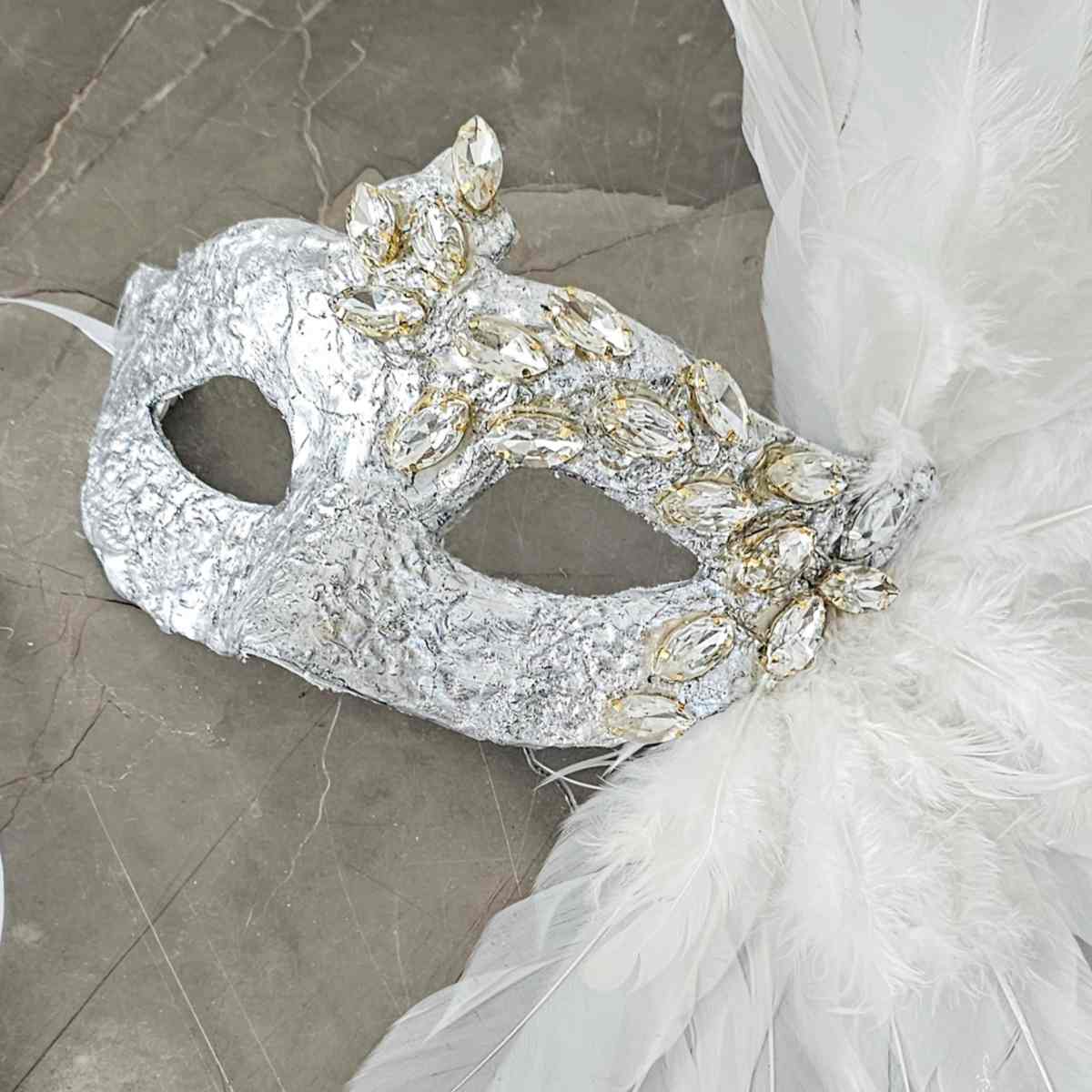 Fernanda Plumas Mask