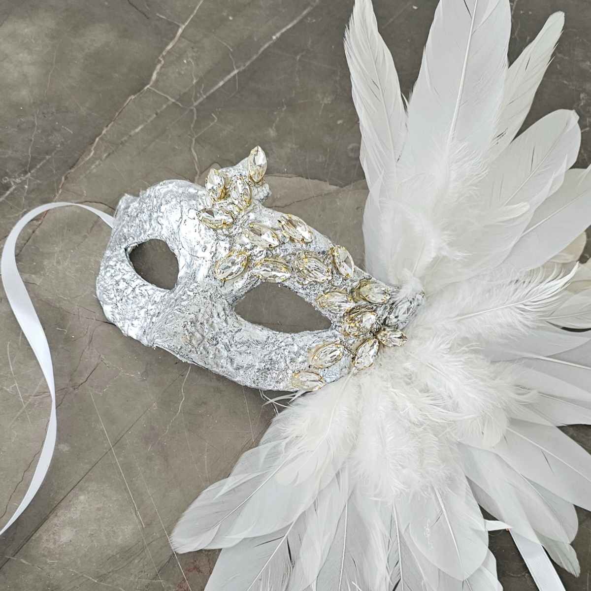Fernanda Plumas Mask