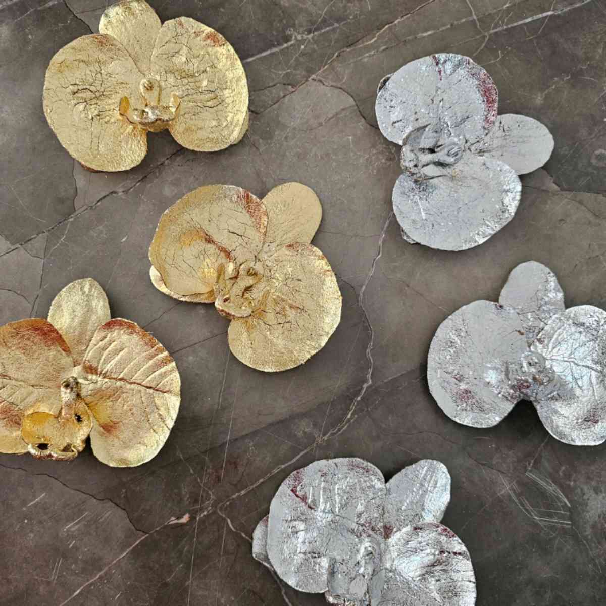 Prendedor Flor Elisa Orquídea Dorada