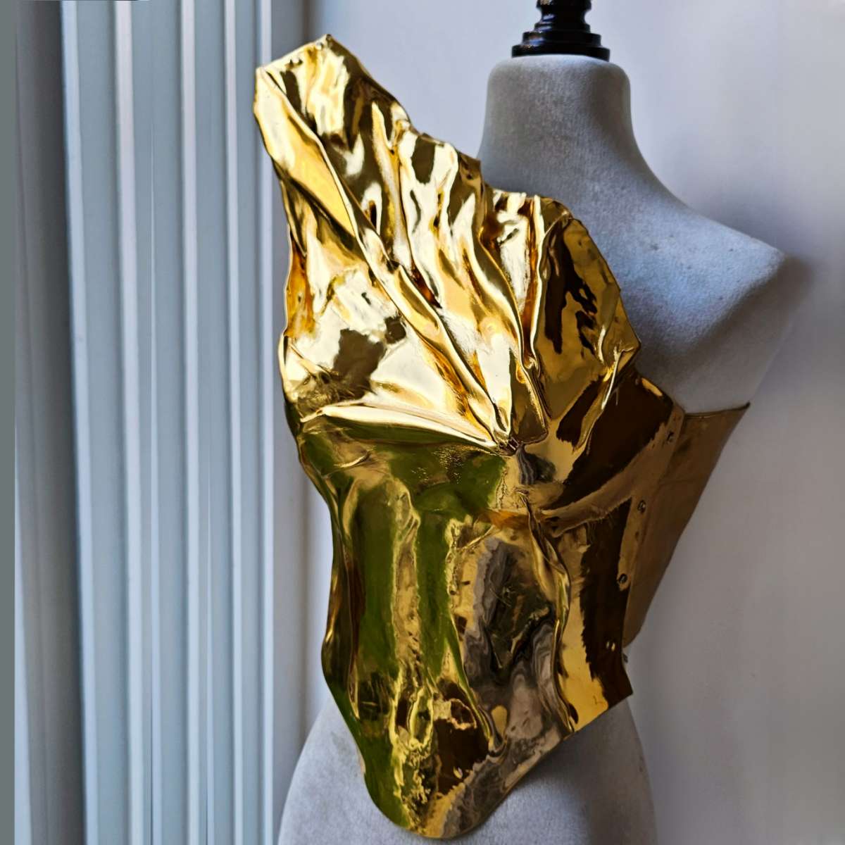 Pechera Artemisa Peto Rígido Negro destellos plata