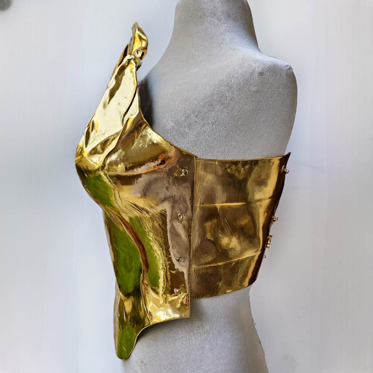 Pechera Artemisa Peto Rígido Negro destellos plata