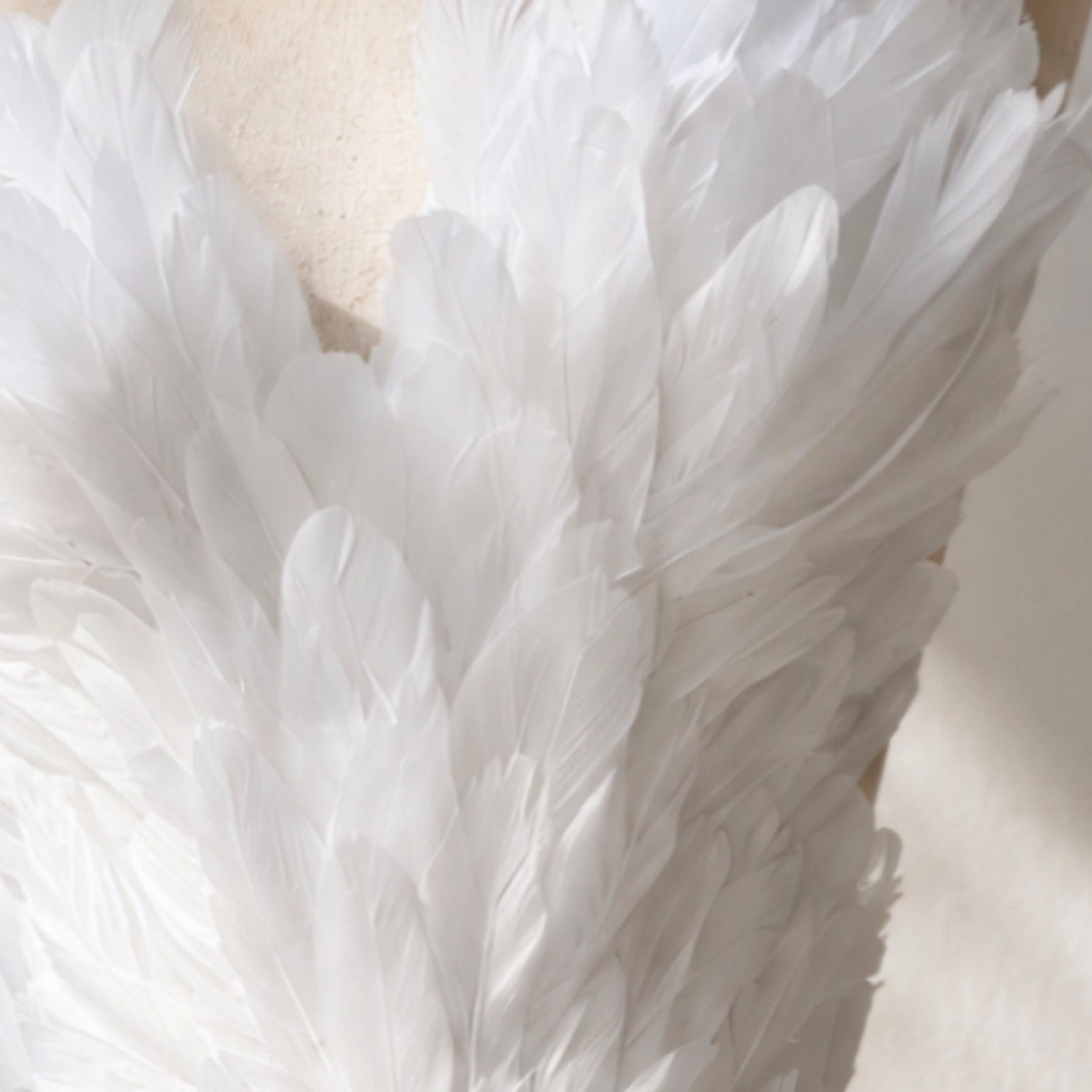 Peto Hécate Plumas Blanco