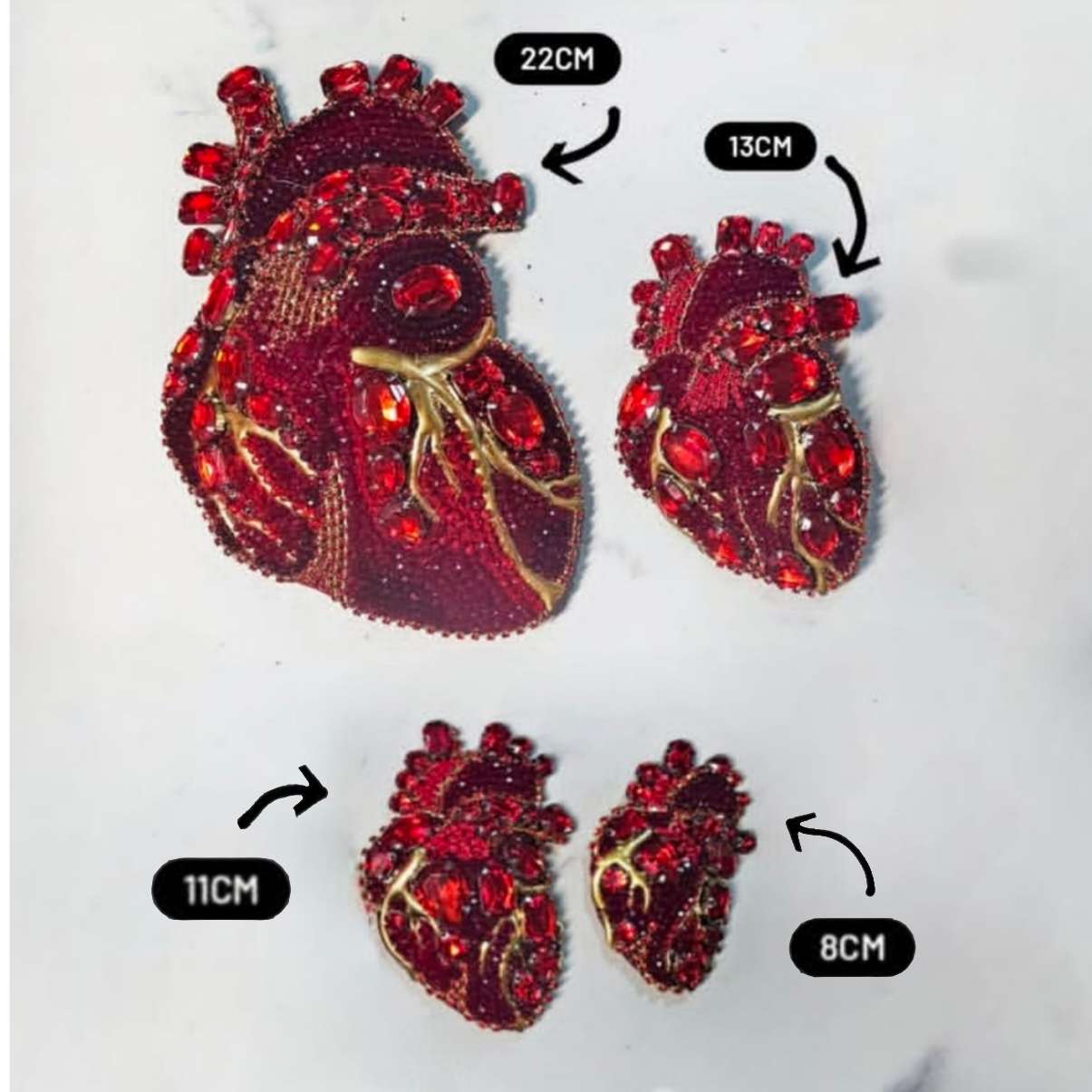 Prendedor Corazón Anatómico con Cristales Comparativa