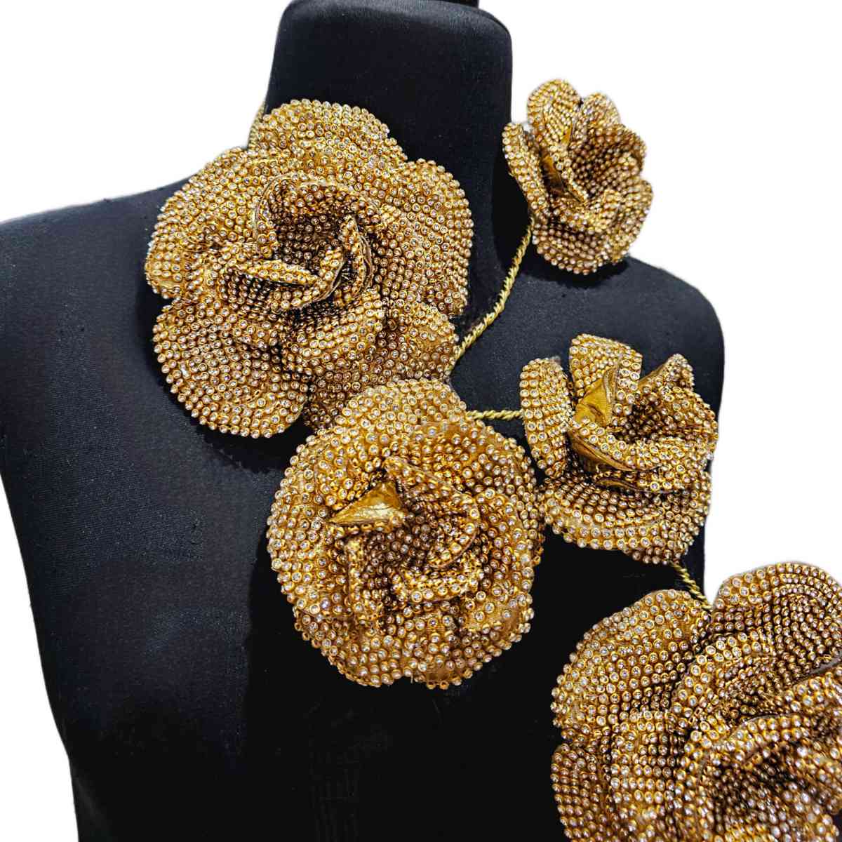 Collar Rosas Alicia Dorado