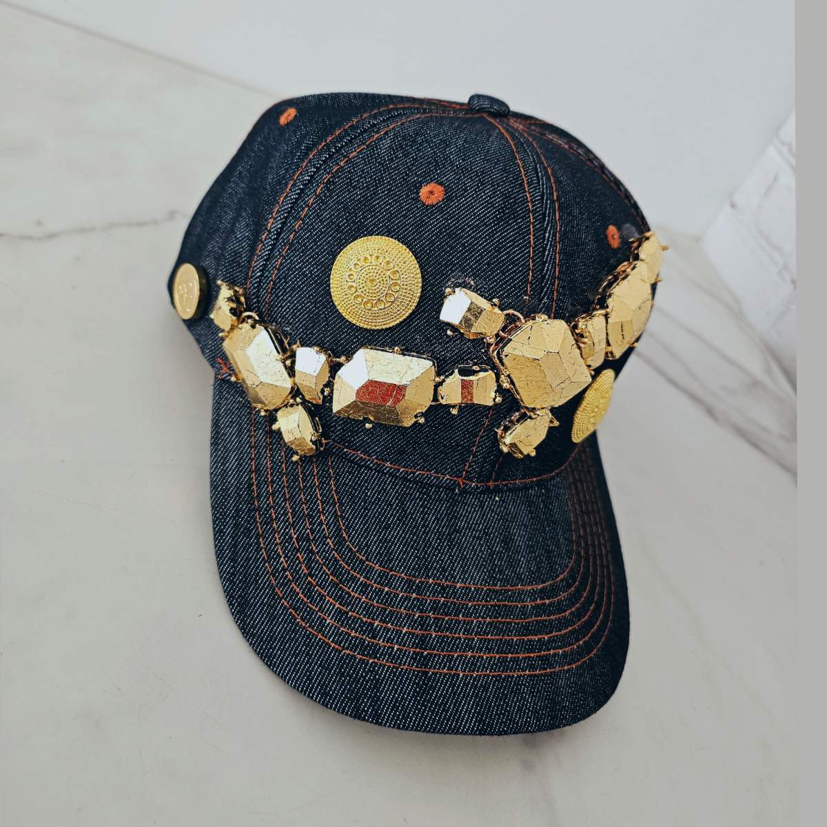 Gorra Denim Azabache dorada