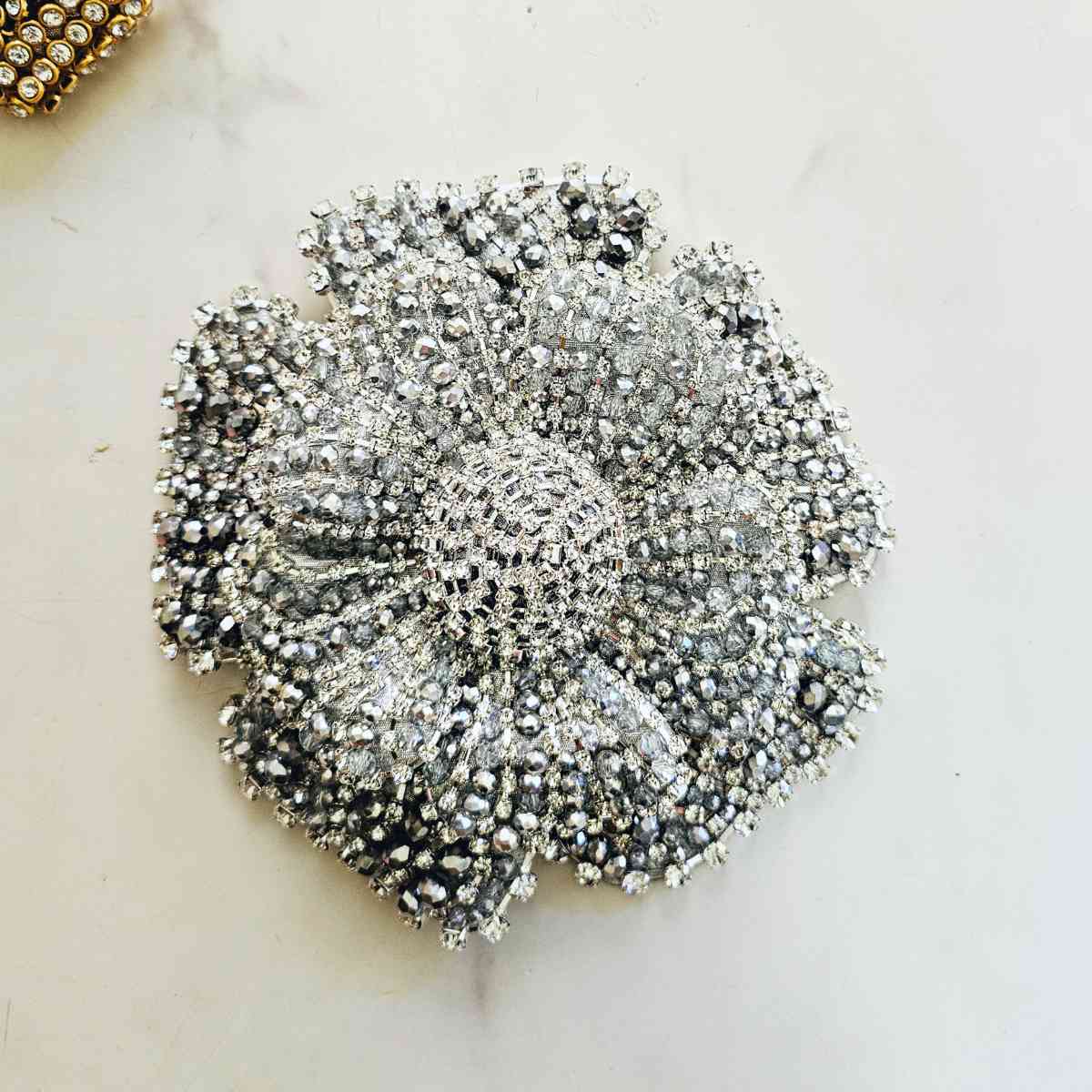 Broche Flor Capella plata 16cm