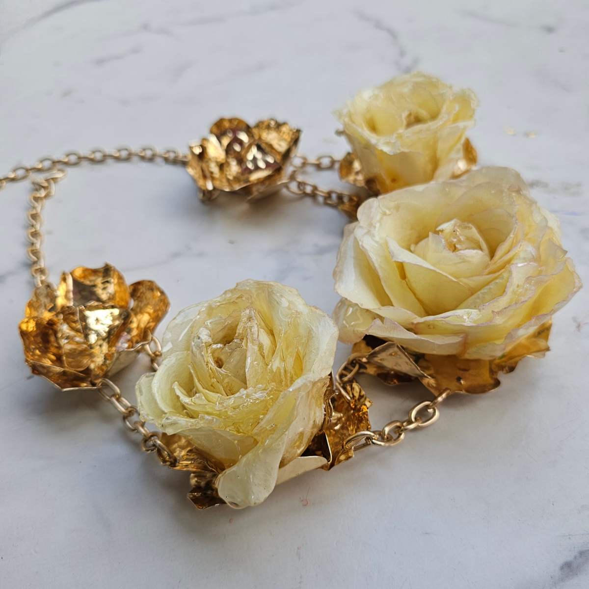 Collar Rebeca con Rosas Reales conservadas