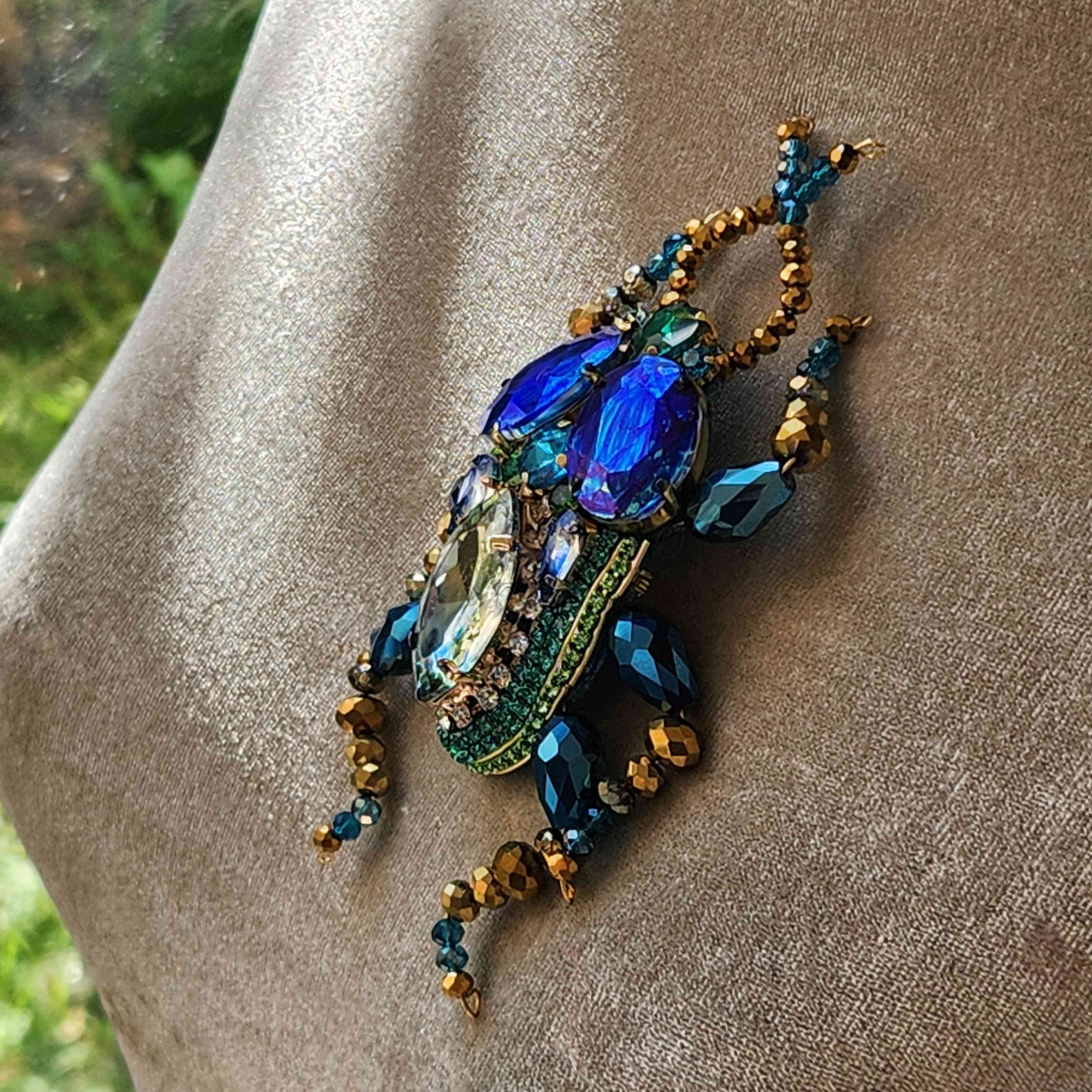 Prendedor Cigarra cristales 7cm · Prendedor Artesanal Insecto