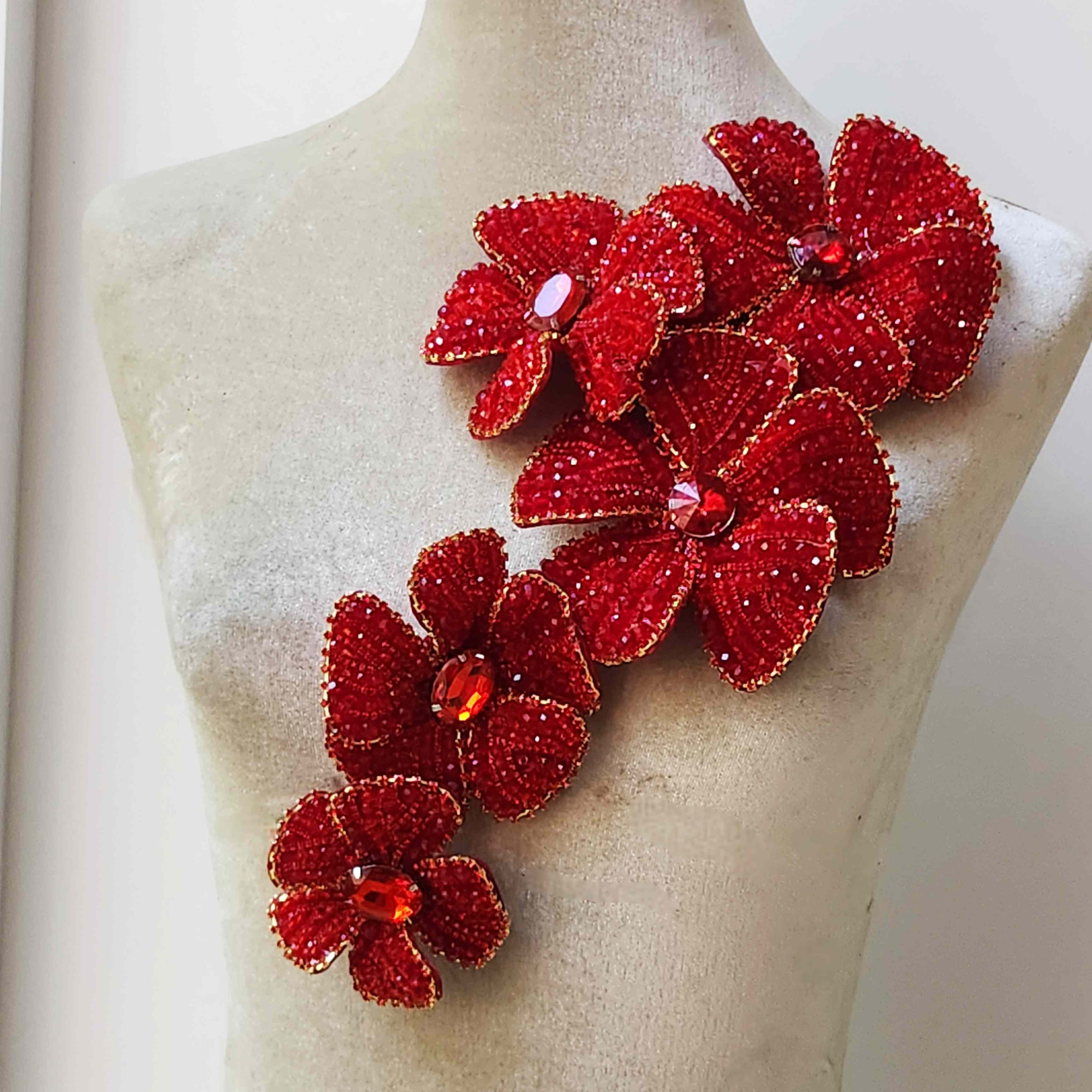 Broche Ramillete Flor Capella Rojo