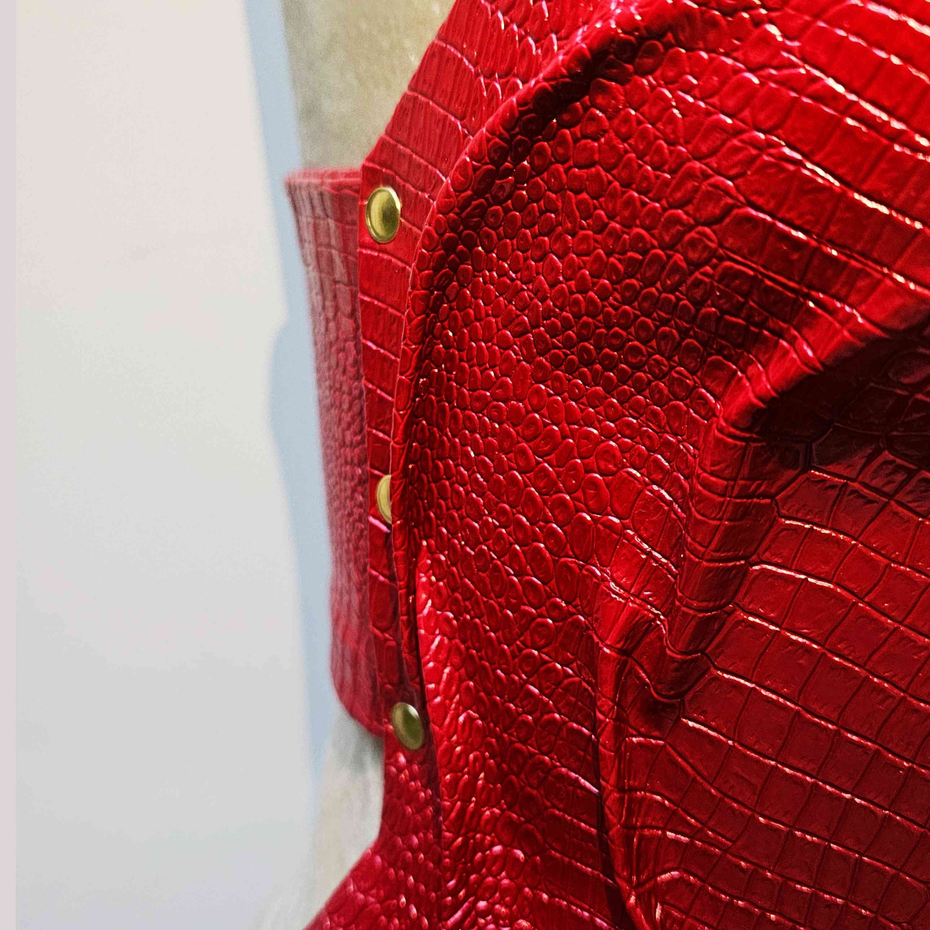 Pechera Ix Chel SENCILLO Peto Rígido Rojo Quemado Croco