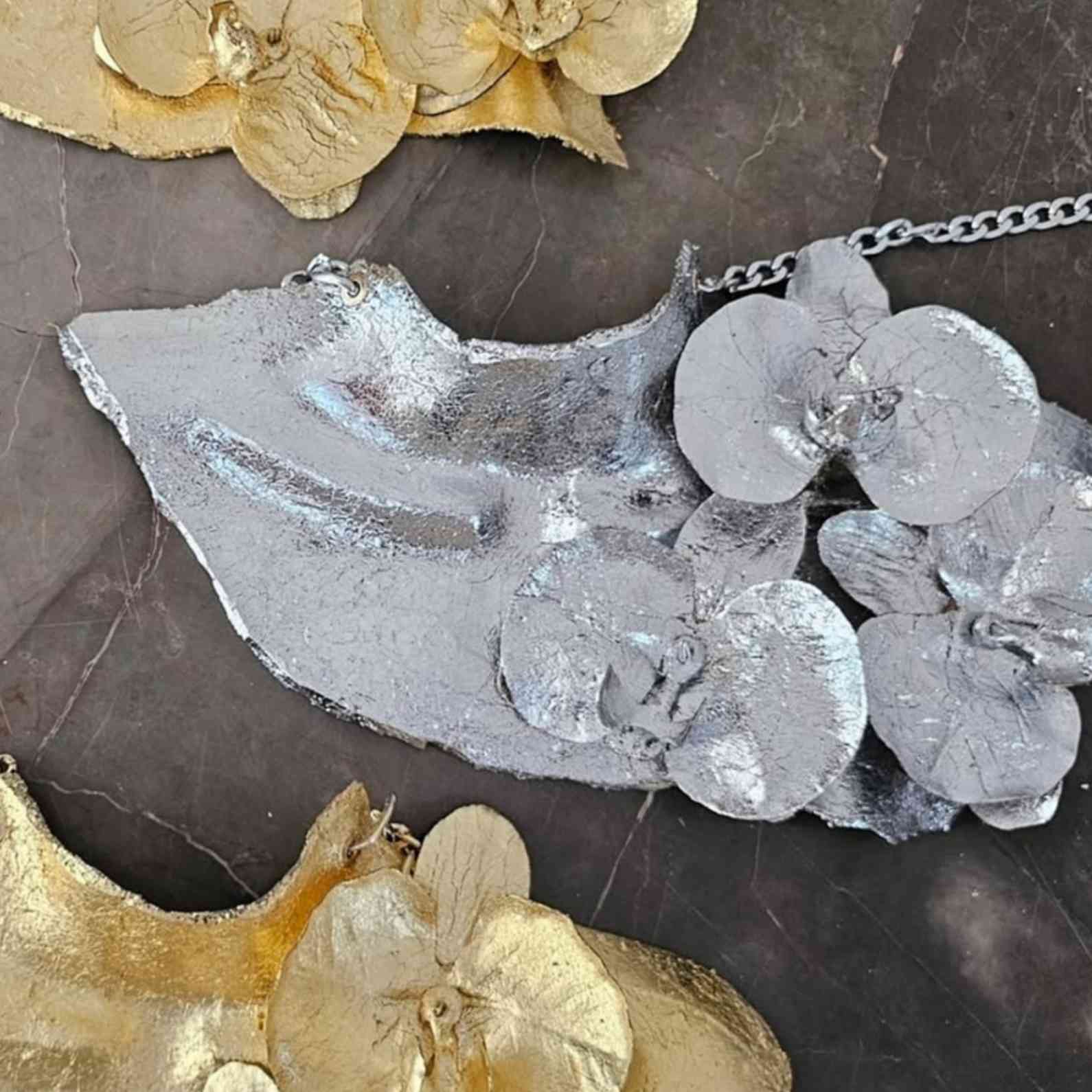 Collar con Orquídeas flexible Atenea Dorado