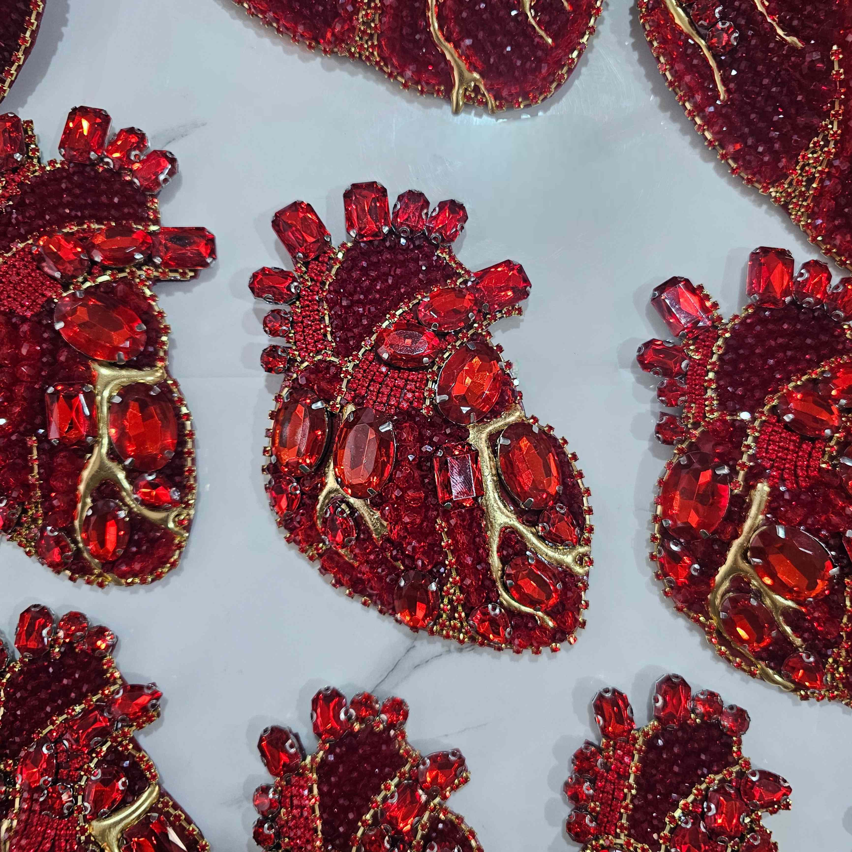 Prendedor Corazón Anatómico con Cristales